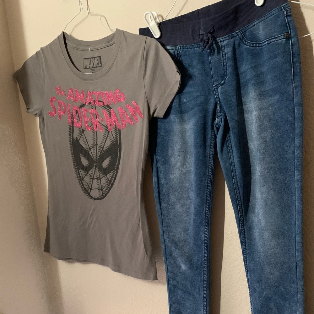Girls Arizona Jeans with Marvel Tee shirt, G102